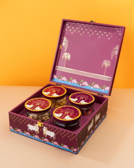 Aurora Essence Hamper: 4