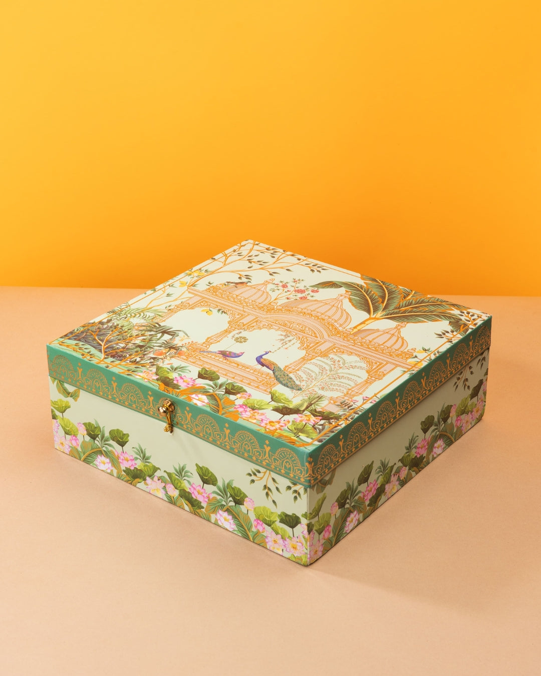 Aurora Essence Hamper: 3