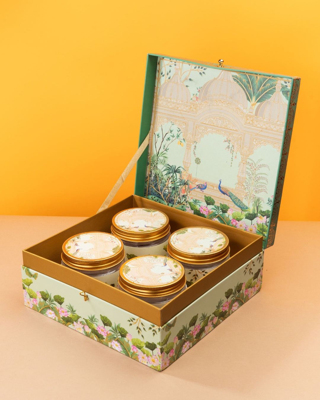 Aurora Essence Hamper: 3
