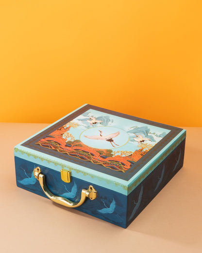 Aurora Essence Hamper: 1